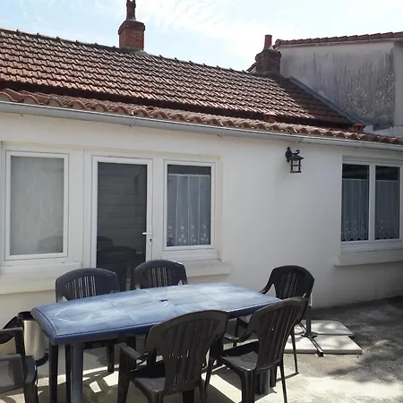 Maison La Faute-sur-mer, 3 Pieces, 5 Personnes - Fr-1-476-79